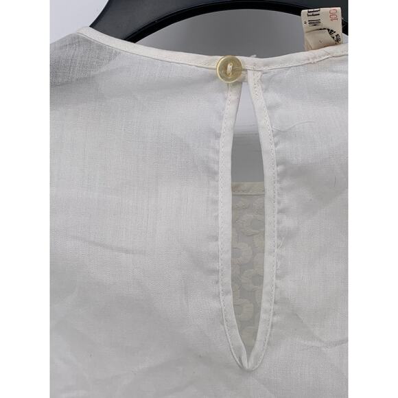 UNBRANDED Women's White Eyelet Embroidered Floral Stripe Sleeveless Top SZ M - Picture 4 of 11